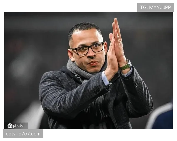 罗塞尼尔执教风格分析:传控过渡与单点爆破成战术核心 罗塞尼尔执教风格分析:传控过渡与单点爆破成战术核心