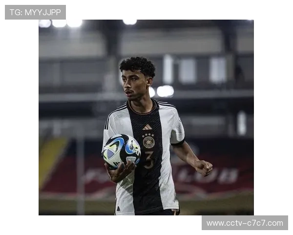 弗里克对巴萨冬窗操作表示满意，夏窗优先签中后卫